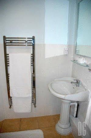 White Gates Hotel Binfield Luaran gambar