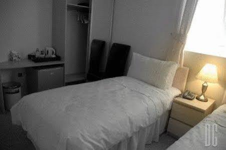 White Gates Hotel Binfield Luaran gambar